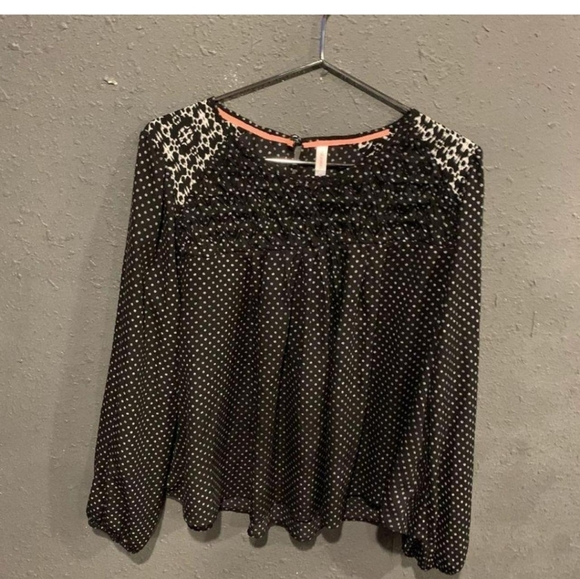 Top - Picture 2 of 2